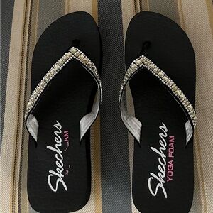 Skechers Yoga Foam Women’s Size 8 Bedazzled Flip Flops